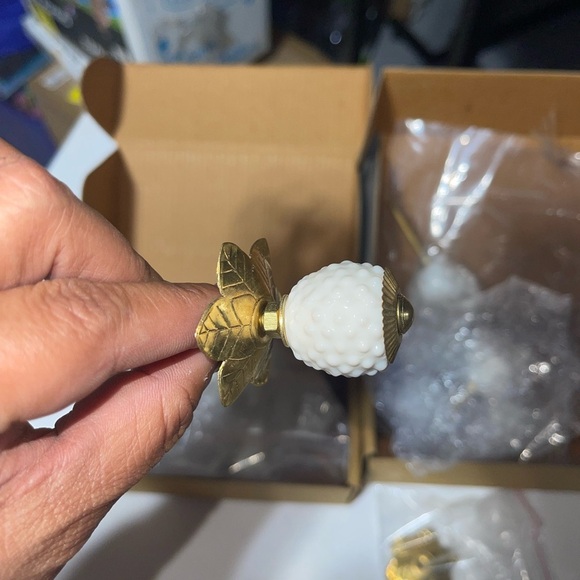 SOLD (2) Sets Crystal White and Gold Floral Drawer Knobs - Picture 8 of 12